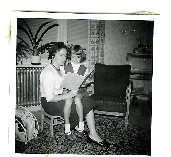 Min underbara mamma Elsa läste alltid för mig och gav mig oändligt mycket kärlek och omtanke. Ett omhuldat barn var jag.