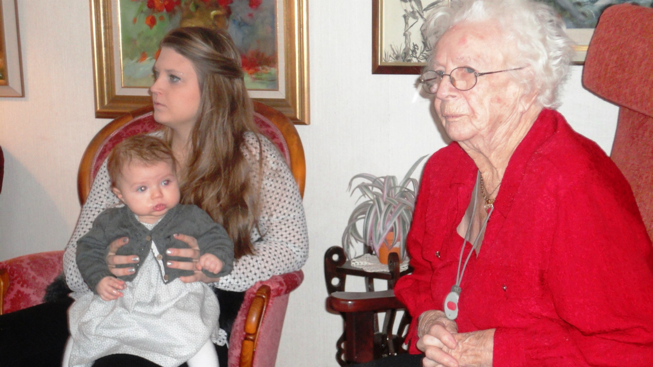 Året inleddes med en liten släktträff i Arboga hos mamma Elsa. Maria med yngsta familjemedlemmen Astrid hälsade på